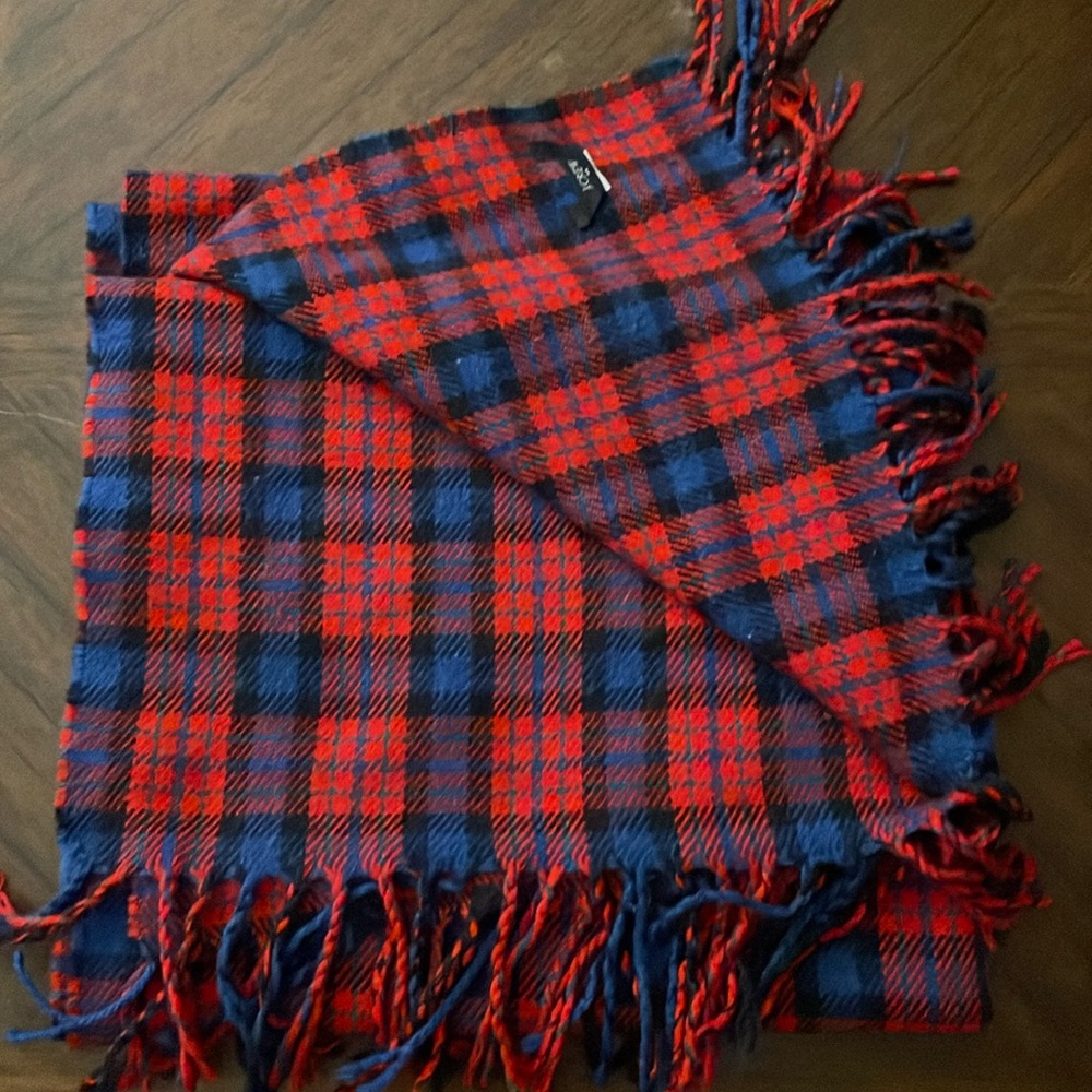 Woman’s scarf. Size 6’ x 2’. Red and blue plaid.